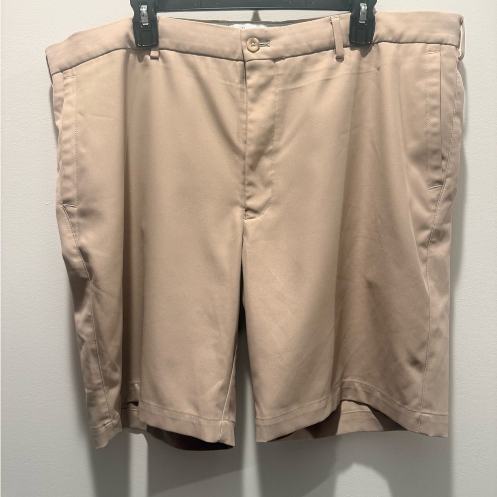 Peter Millar Flat Front Shorts in Beige